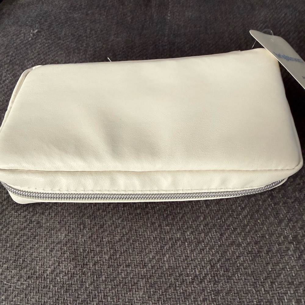 Cream Zip Accessory Organizer - Picture 2 of 3